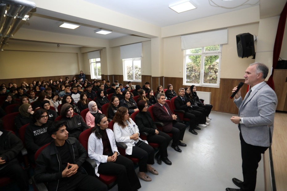 Genç Bakış Buluşmaları: İnegöl'de Öğrencilerle Buluşma