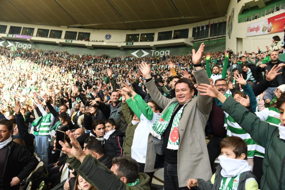 Başkan Erkan Aydın Osmangazili çocuklara Bursaspor sevgisi aşılıyor