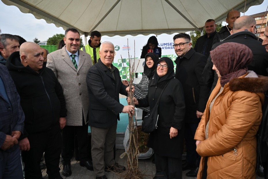 Büyükşehir’le toprak bereketleniyor, çiftçi kazanıyor