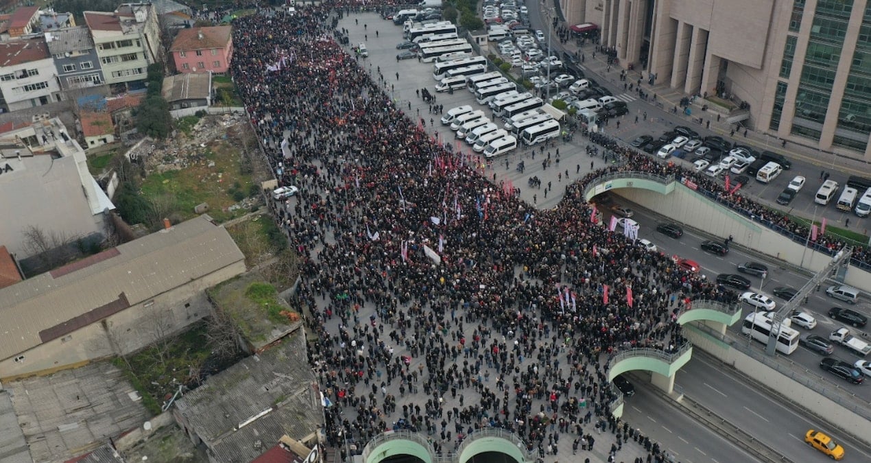 İmamoğlu’na destek yağdı: Polis müdahale etti