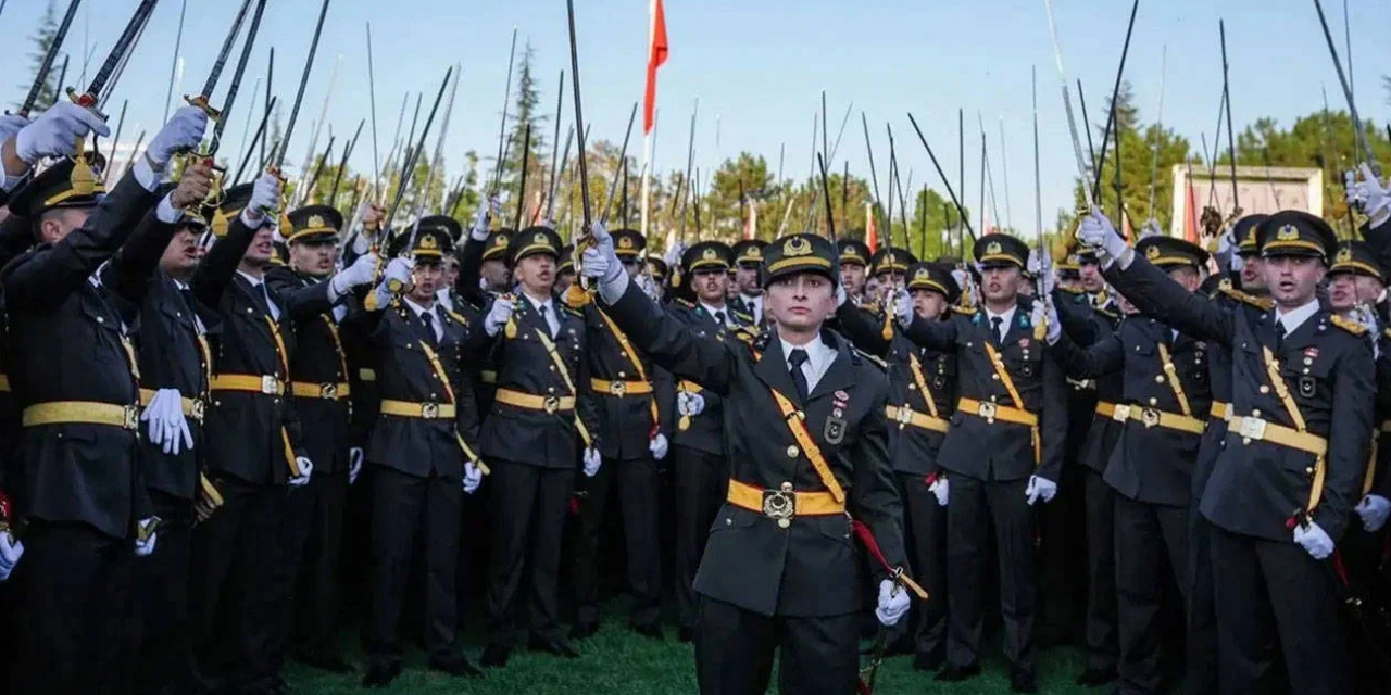 TSK’den ihracı istenen teğmenler yarın savunma yapacak