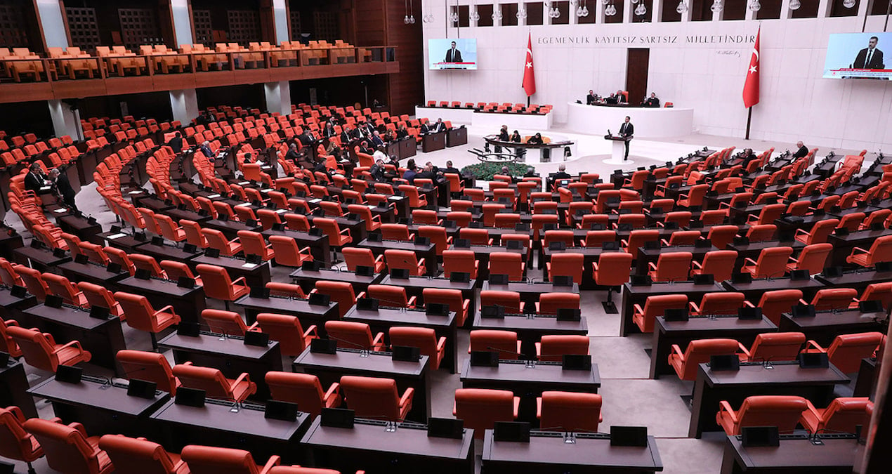 Bugün seçim olsa yasa çıkarmak için bir parti daha gerekiyor