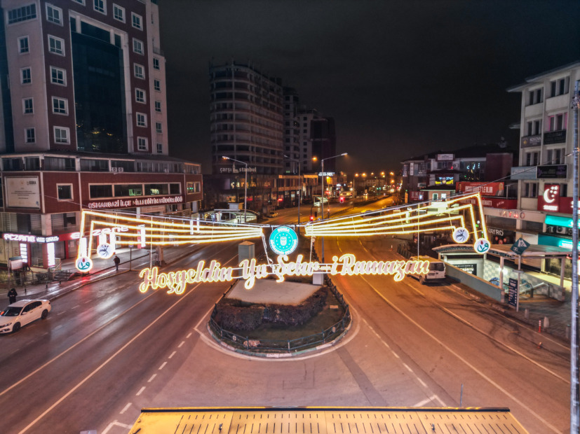 Bursa caddeleri ‘Ramazan’ için süslendi