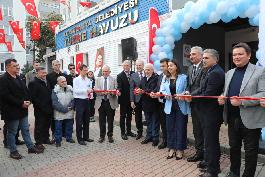 Mudanya kapalı yüzme havuzu açıldı